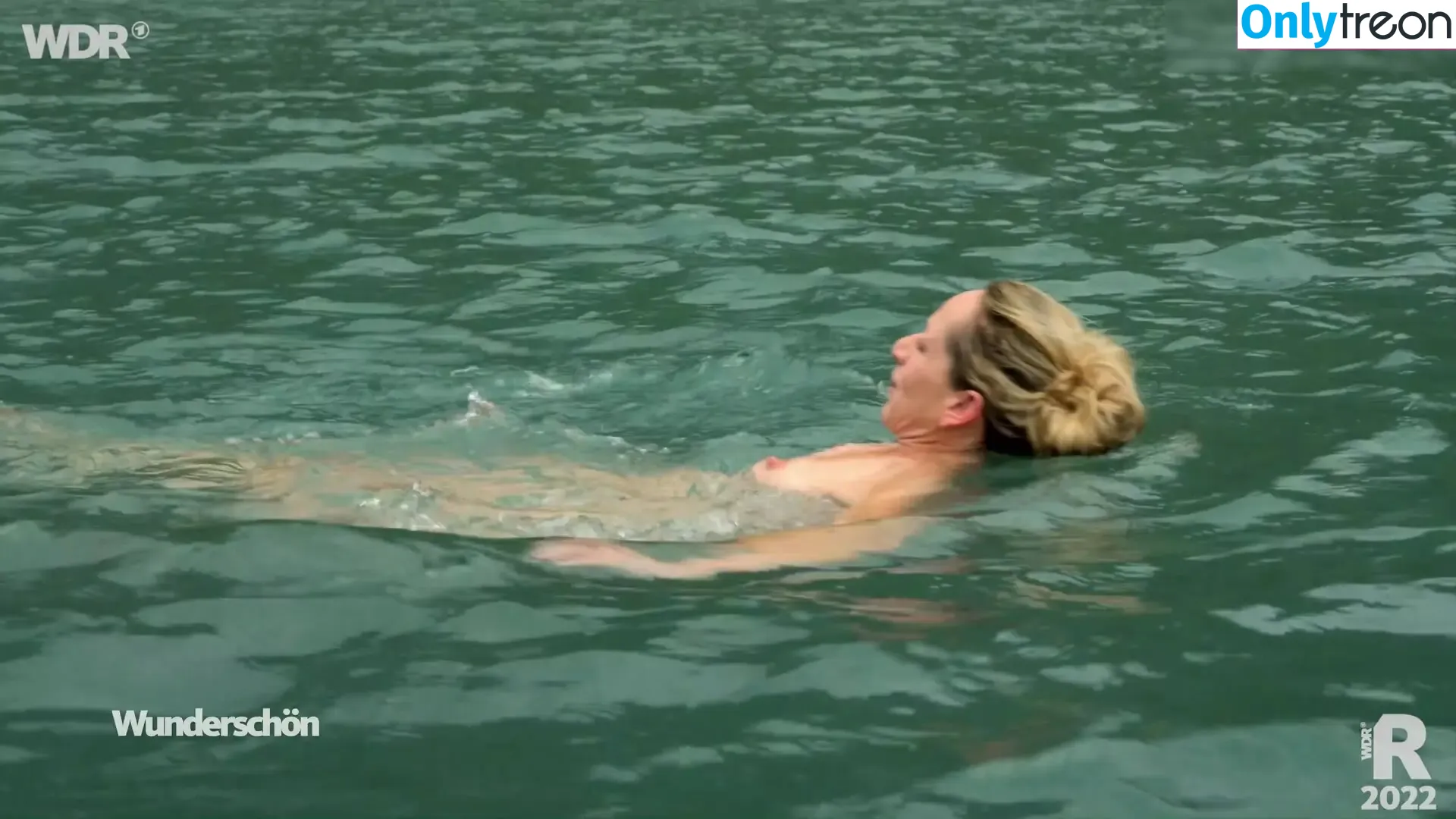 Amanda Holden nude photo #1706 (amanda_holden / noholdenback)