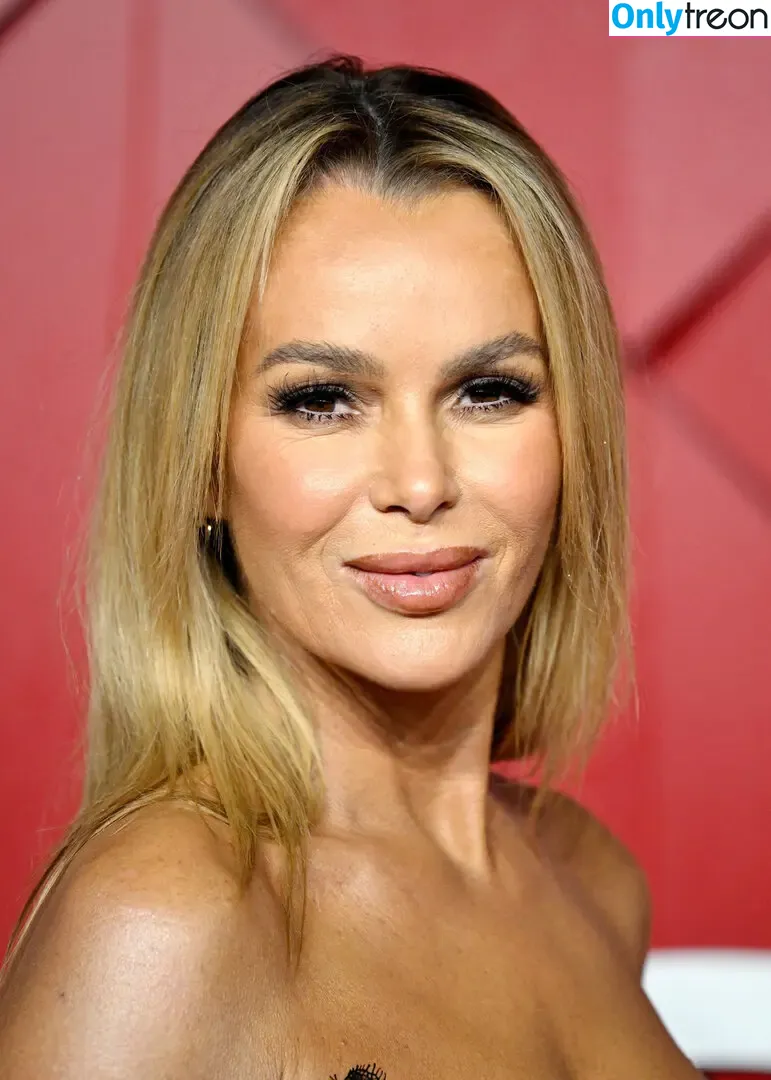 Amanda Holden nude photo #1821 (amanda_holden / noholdenback)