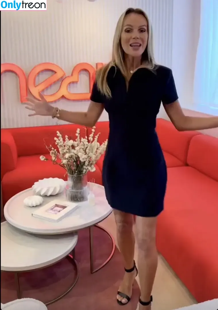 Amanda Holden nude photo #1989 (amanda_holden / noholdenback)