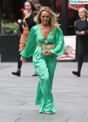 Amanda Holden / amanda_holden / noholdenback nude photo #2006