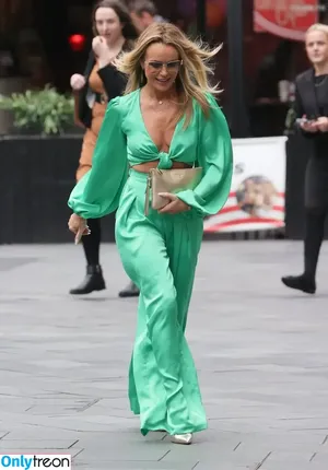 Amanda Holden / amanda_holden / noholdenback nude photo #2007