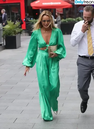 Amanda Holden / amanda_holden / noholdenback nude photo #2016