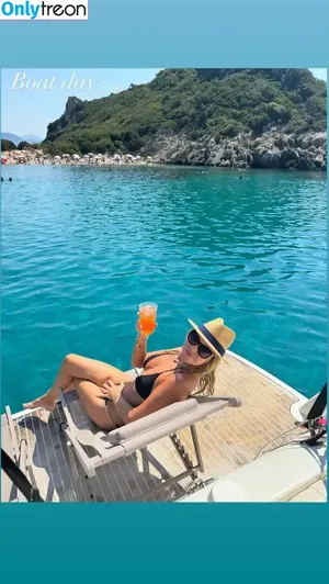 Amanda Holden / amanda_holden / noholdenback nude photo #2107