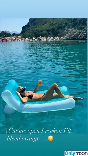 Amanda Holden / amanda_holden / noholdenback nude photo #2112