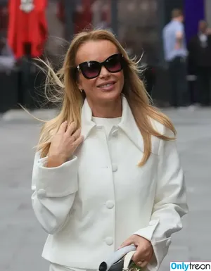 Amanda Holden / amanda_holden / noholdenback nude photo #2127