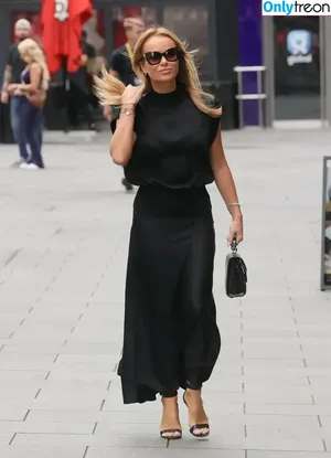 Amanda Holden / amanda_holden / noholdenback nude photo #2135