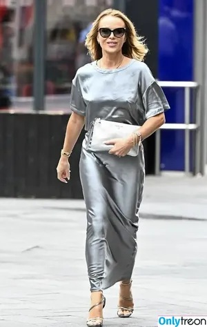 Amanda Holden / amanda_holden / noholdenback nude photo #2141