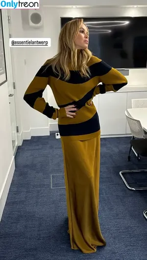 Amanda Holden / amanda_holden / noholdenback nude photo #2196