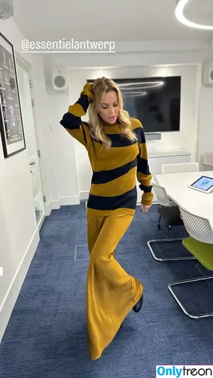Amanda Holden / amanda_holden / noholdenback nude photo #2197