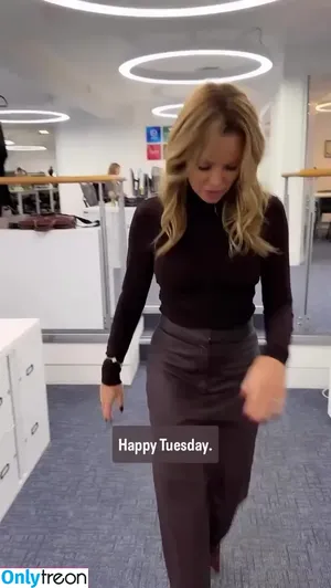 Amanda Holden / amanda_holden / noholdenback nude photo #2213
