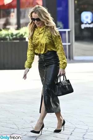 Amanda Holden / amanda_holden / noholdenback nude photo #2253