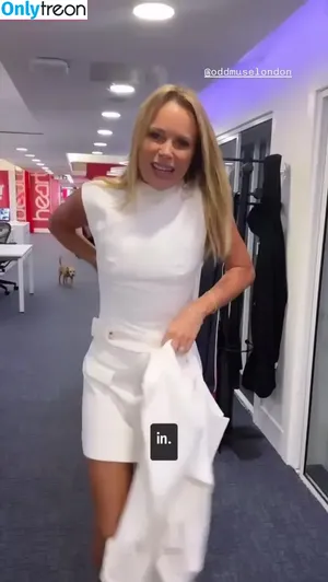 Amanda Holden / amanda_holden / noholdenback nude photo #2287