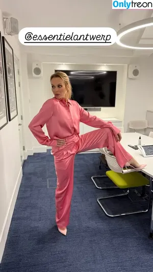 Amanda Holden / amanda_holden / noholdenback nude photo #2327