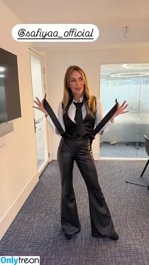 Amanda Holden / amanda_holden / noholdenback nude photo #2330