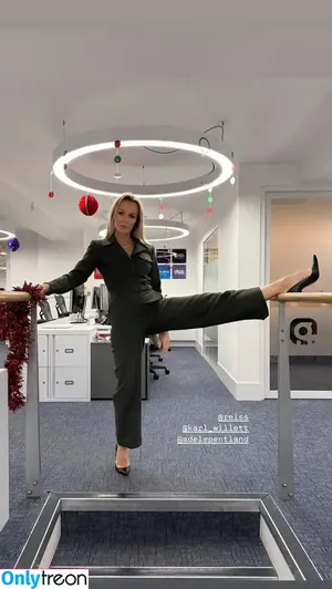 Amanda Holden / amanda_holden / noholdenback nude photo #2391