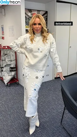 Amanda Holden / amanda_holden / noholdenback nude photo #2427