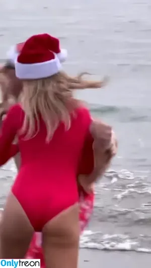 Amanda Holden / amanda_holden / noholdenback nude photo #2429