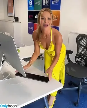 Amanda Holden / amanda_holden / noholdenback nude photo #2473