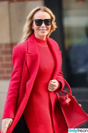 Amanda Holden / amanda_holden / noholdenback nude photo #2544