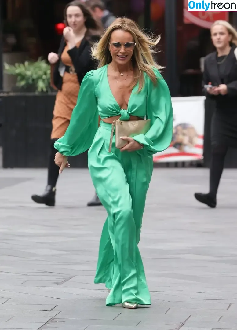 Amanda Holden nude photo #2006 (amanda_holden / noholdenback)