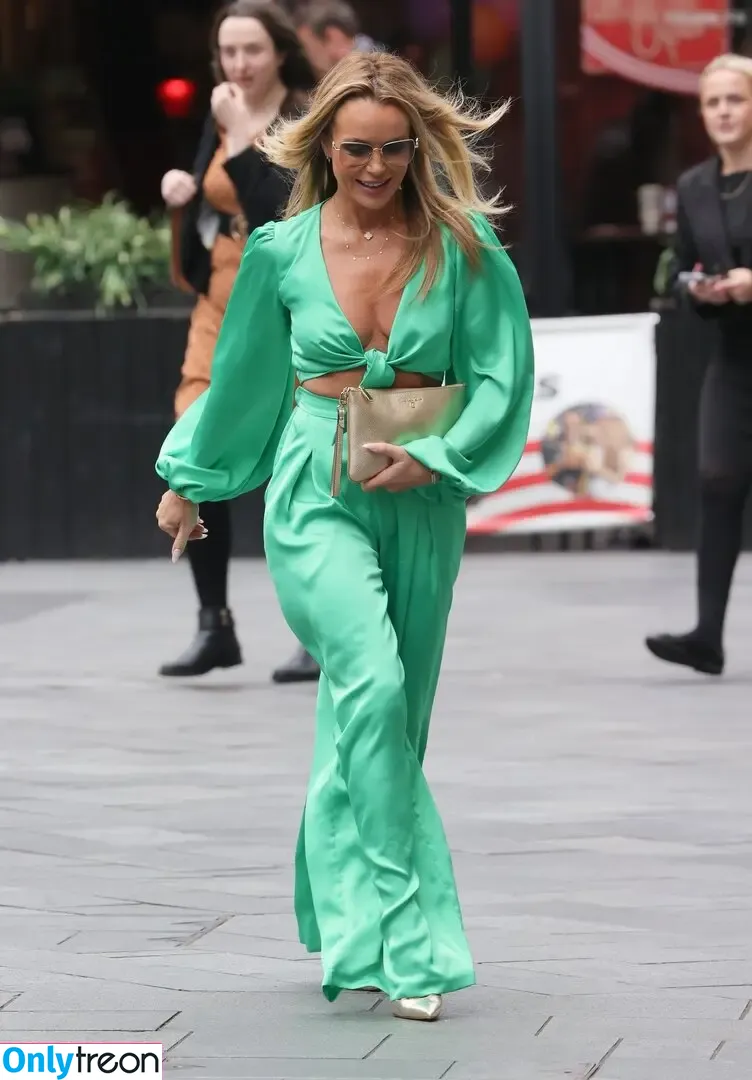 Amanda Holden nude photo #2007 (amanda_holden / noholdenback)