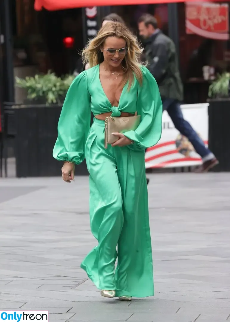Amanda Holden nude photo #2008 (amanda_holden / noholdenback)