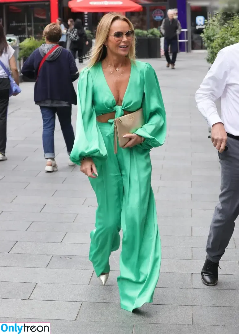 Amanda Holden nude photo #2014 (amanda_holden / noholdenback)