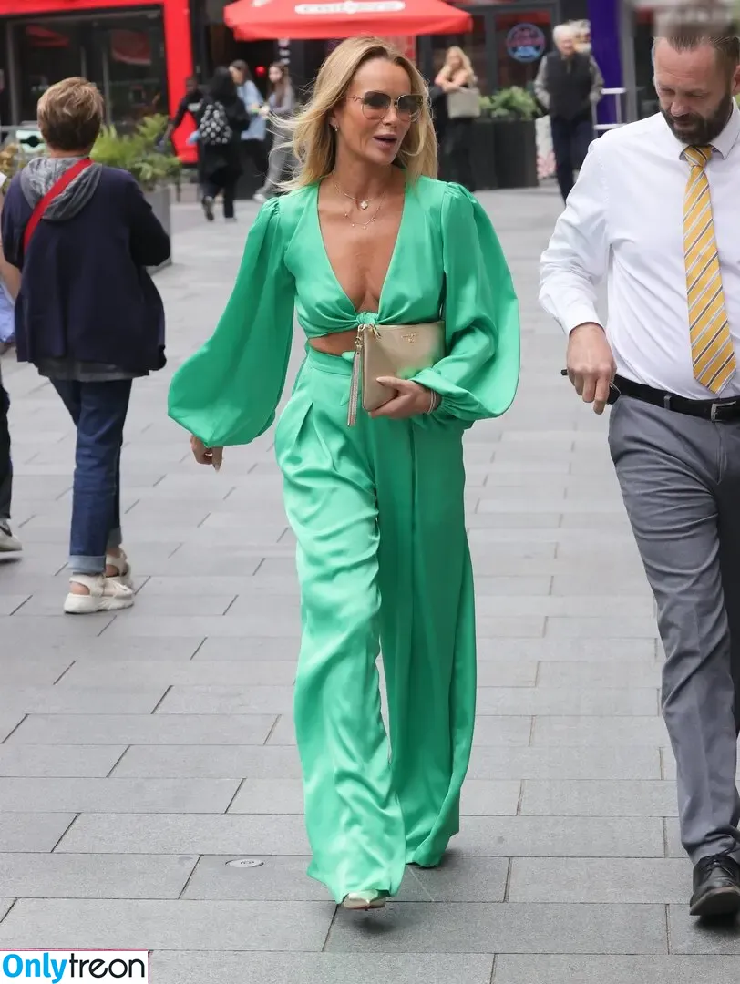 Amanda Holden nude photo #2021 (amanda_holden / noholdenback)