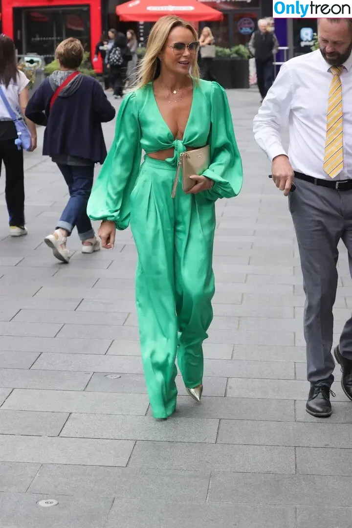 Amanda Holden nude photo #2025 (amanda_holden / noholdenback)