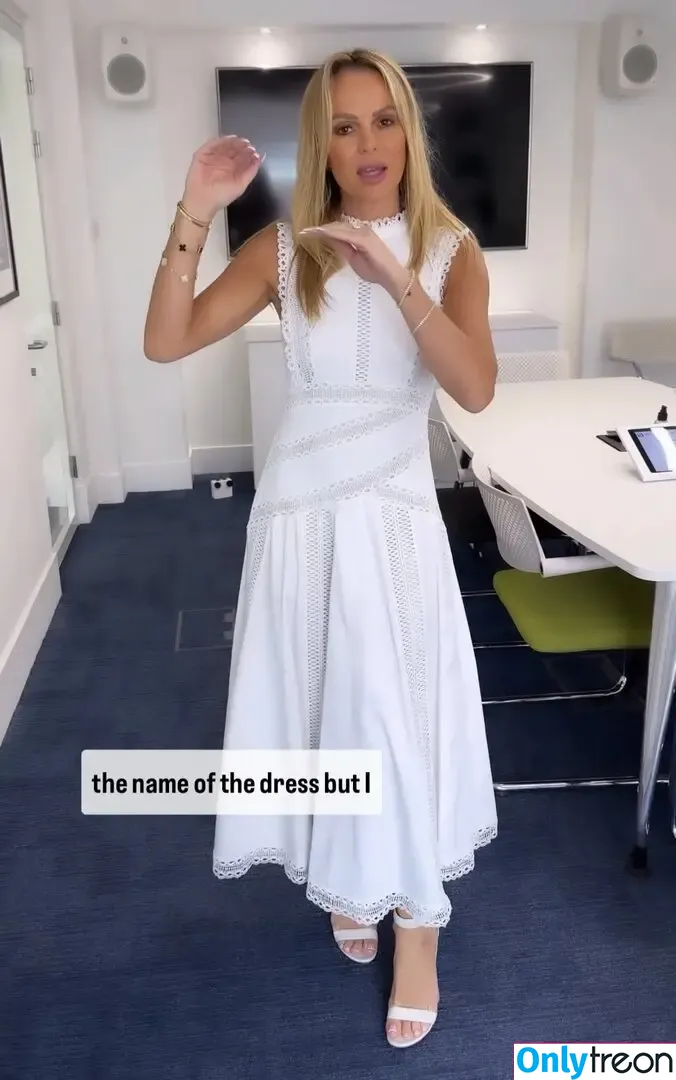 Amanda Holden nude photo #2037 (amanda_holden / noholdenback)