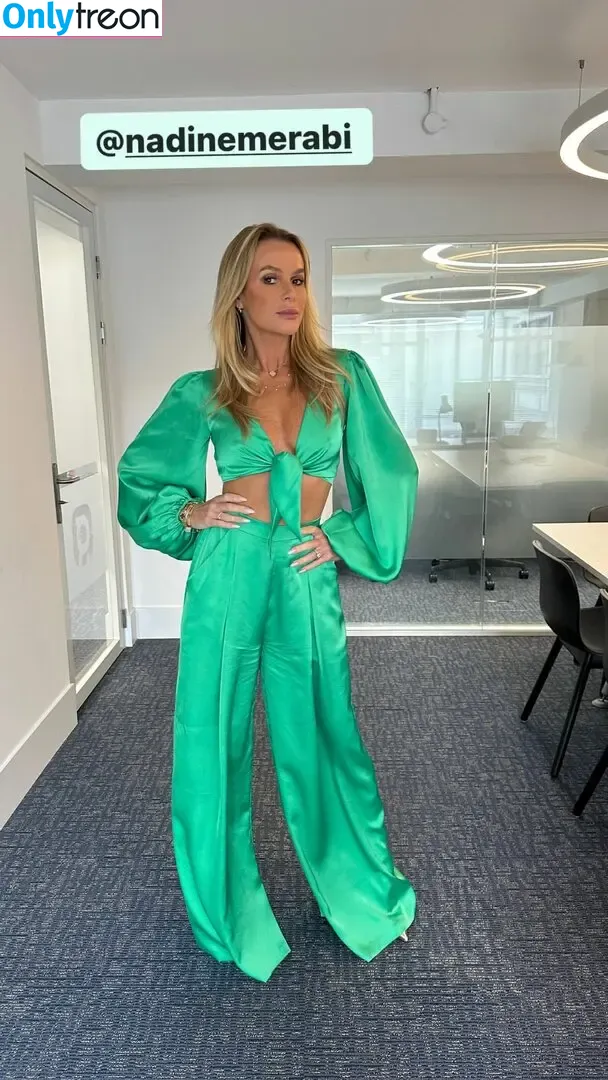 Amanda Holden nude photo #2080 (amanda_holden / noholdenback)