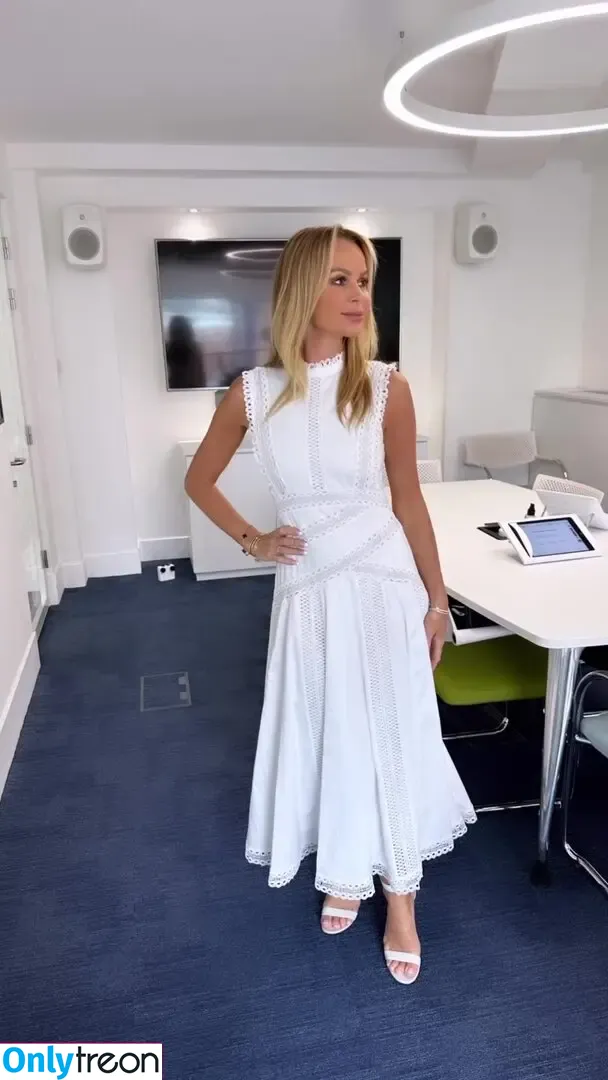Amanda Holden nude photo #2101 (amanda_holden / noholdenback)