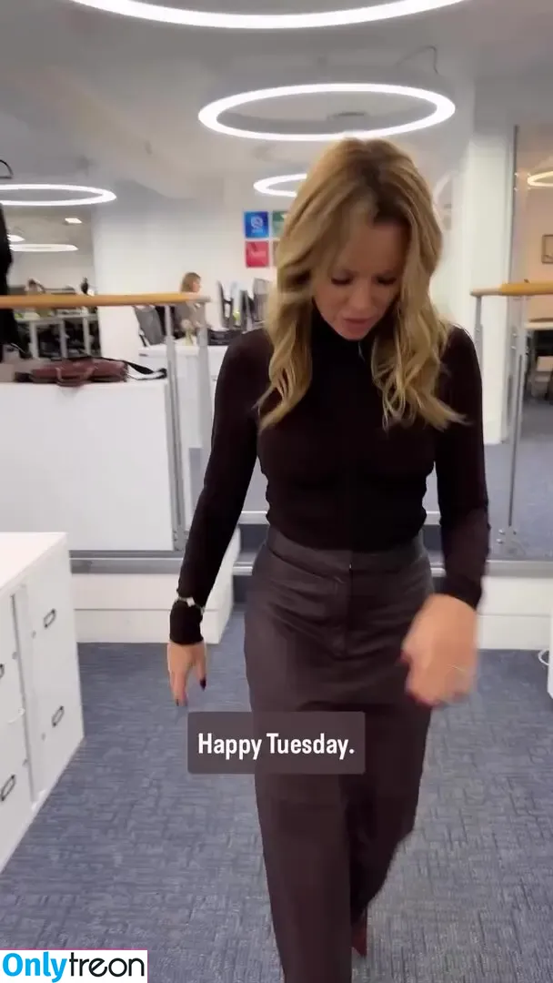 Amanda Holden nude photo #2213 (amanda_holden / noholdenback)