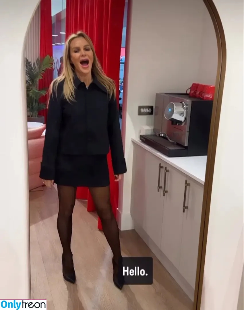 Amanda Holden nude photo #2224 (amanda_holden / noholdenback)