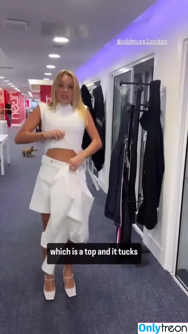 Amanda Holden nude photo #2284 (amanda_holden / noholdenback)