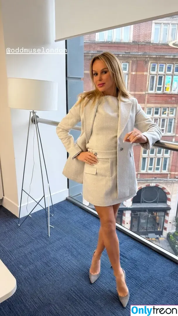 Amanda Holden nude photo #2304 (amanda_holden / noholdenback)