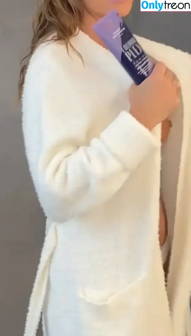 Amanda Holden nude photo #2470 (amanda_holden / noholdenback)