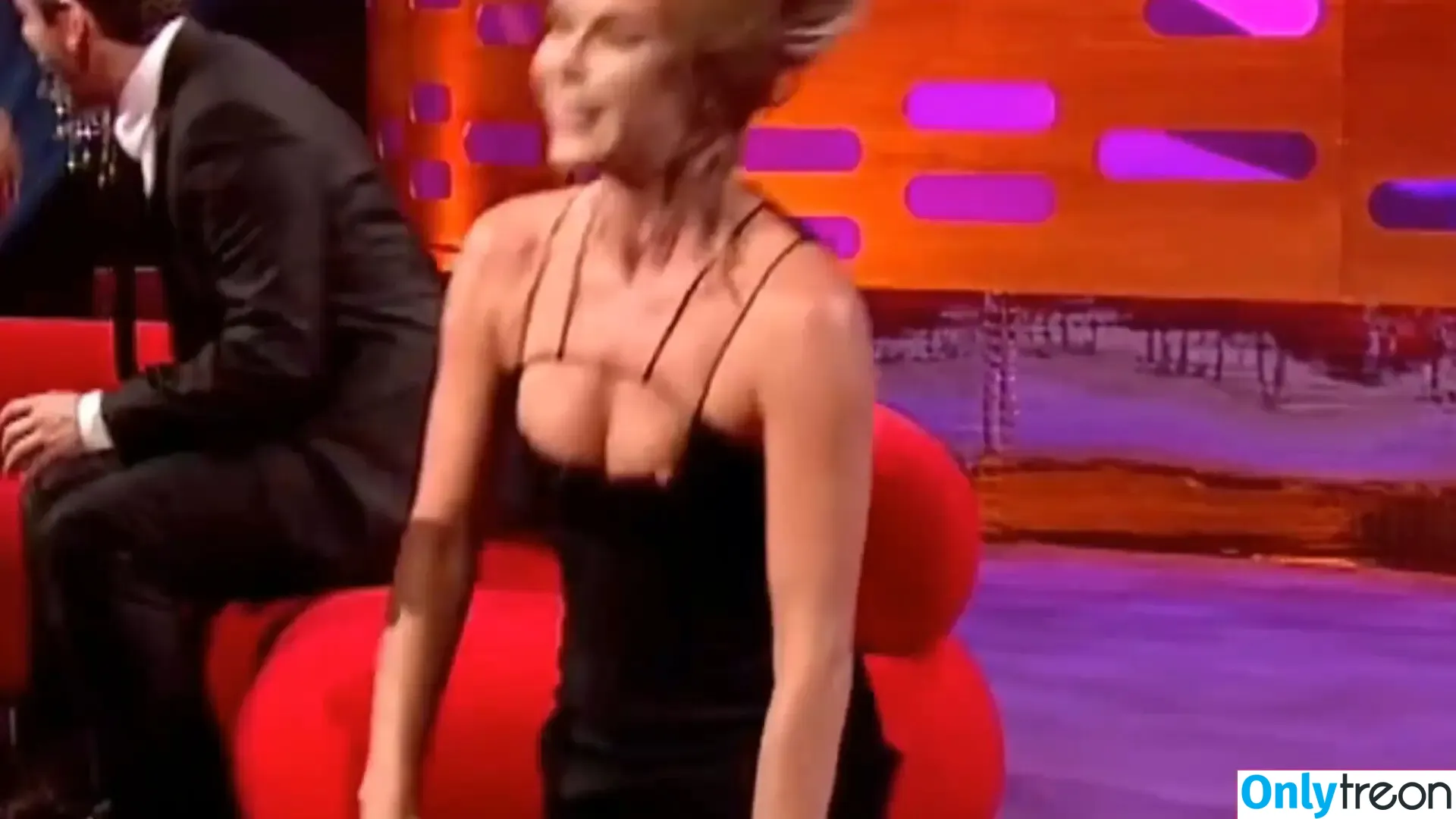 Amanda Holden nude photo #2479 (amanda_holden / noholdenback)