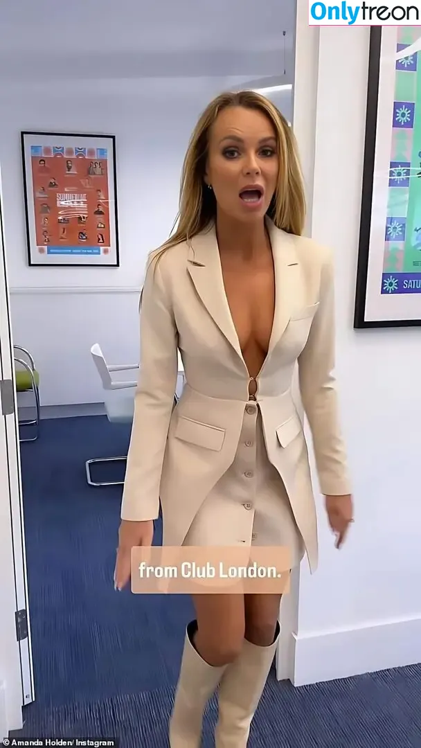 Amanda Holden nude photo #2525 (amanda_holden / noholdenback)