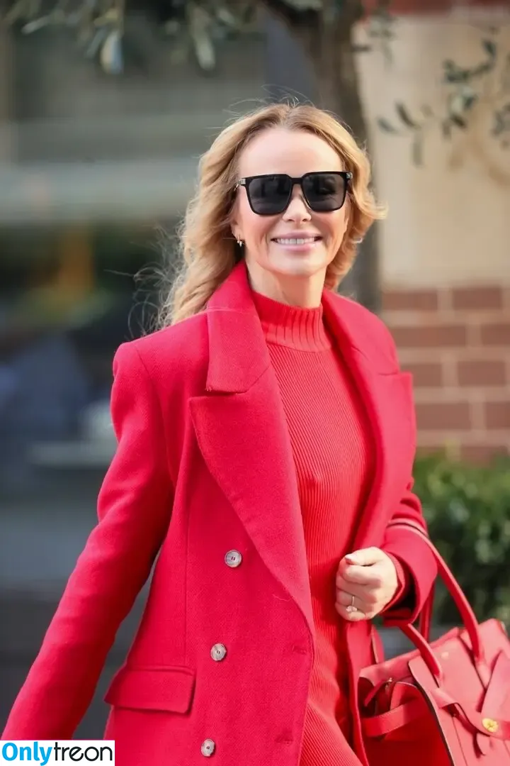 Amanda Holden nude photo #2540 (amanda_holden / noholdenback)