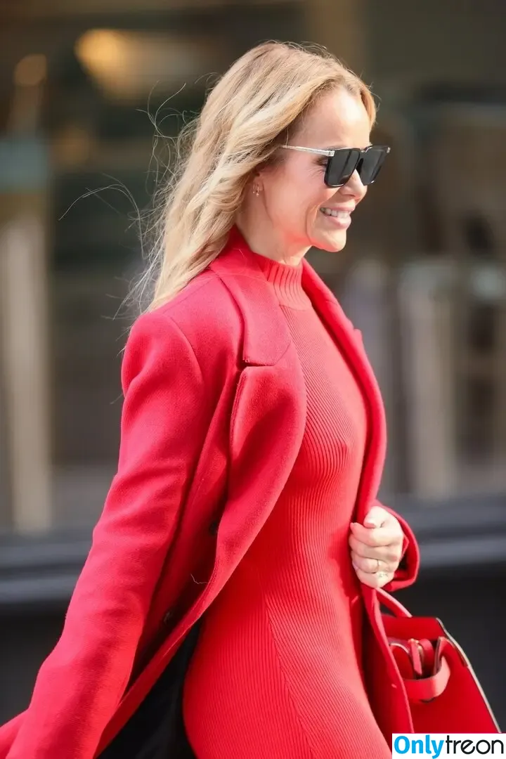 Amanda Holden nude photo #2546 (amanda_holden / noholdenback)