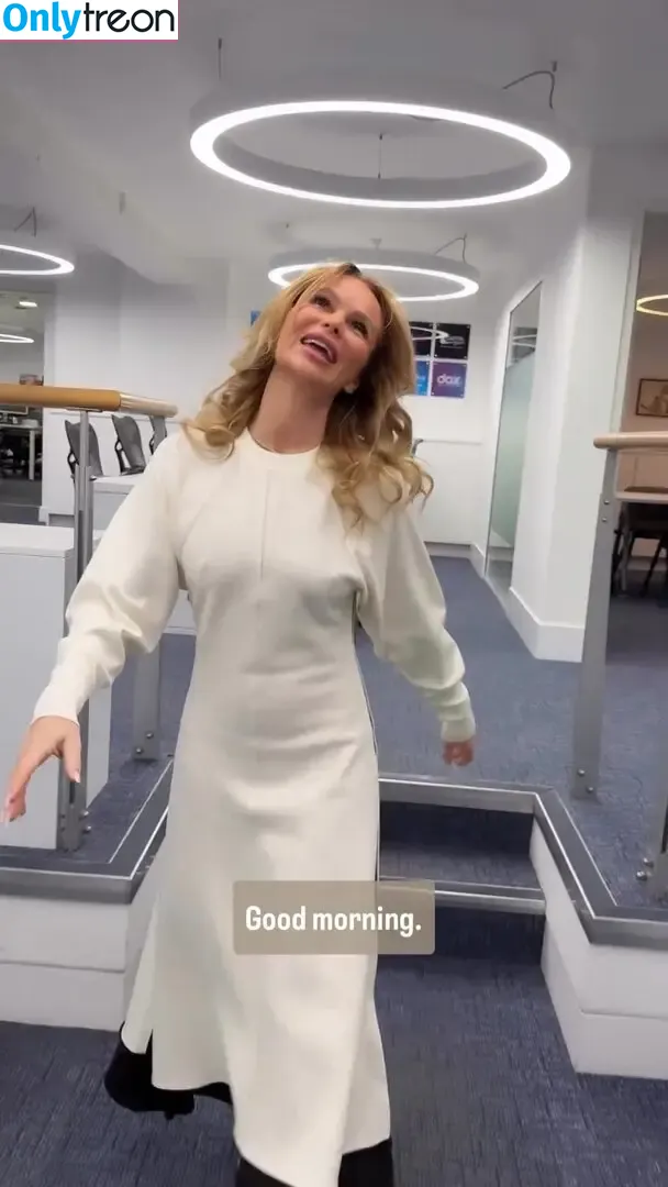 Amanda Holden nude photo #2551 (amanda_holden / noholdenback)