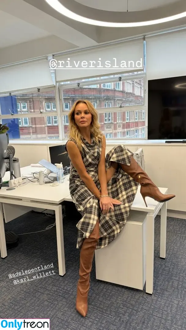 Amanda Holden nude photo #2620 (amanda_holden / noholdenback)