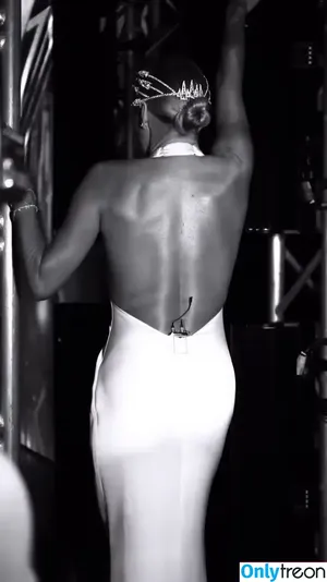 Amanda Holden / amanda_holden / noholdenback nude photo #3033