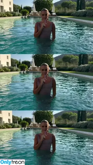 Amanda Holden / amanda_holden / noholdenback nude photo #3165