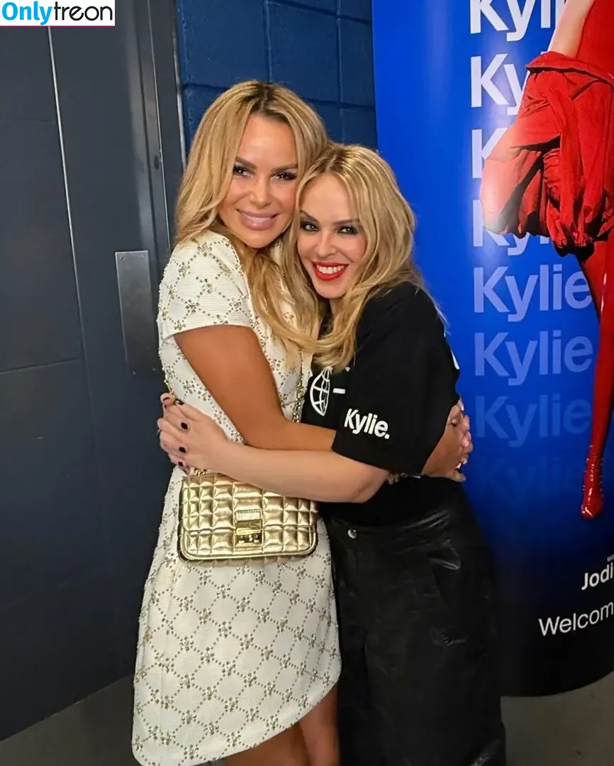 Amanda Holden nude photo #3040 (amanda_holden / noholdenback)