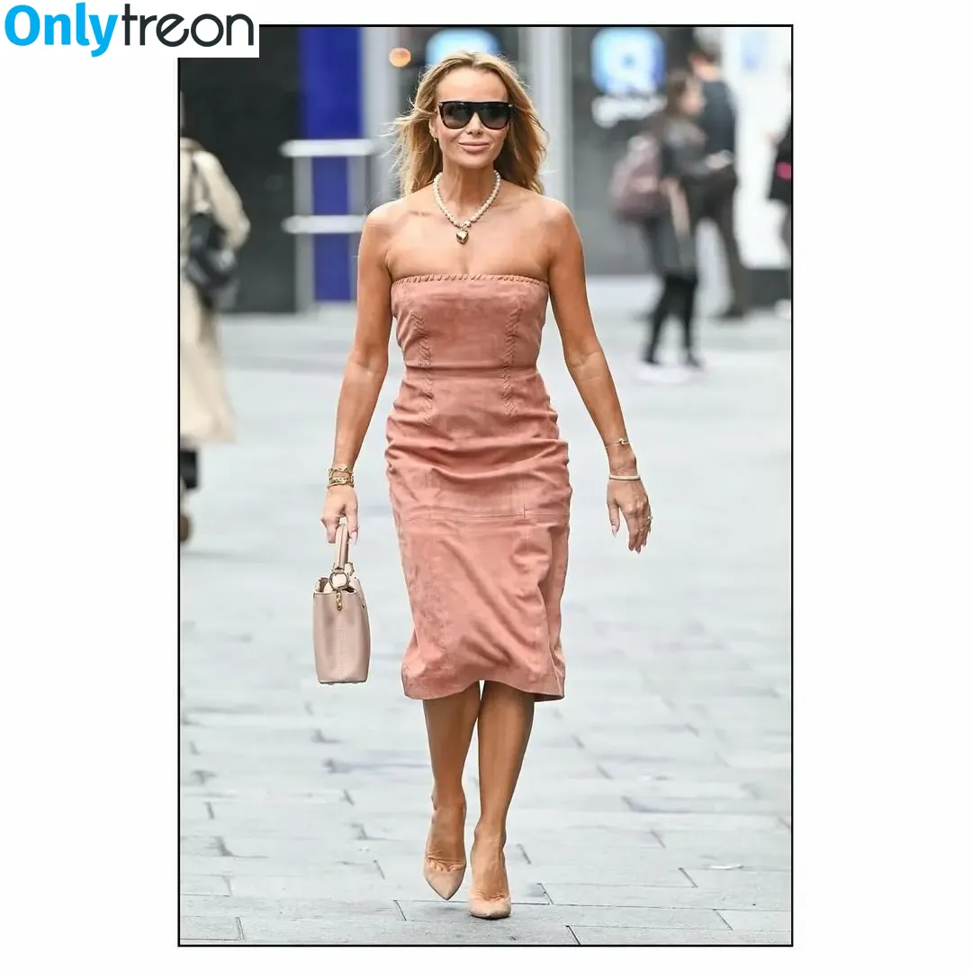 Amanda Holden nude photo #3192 (amanda_holden / noholdenback)