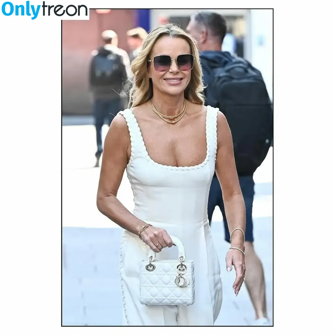 Amanda Holden nude photo #3203 (amanda_holden / noholdenback)