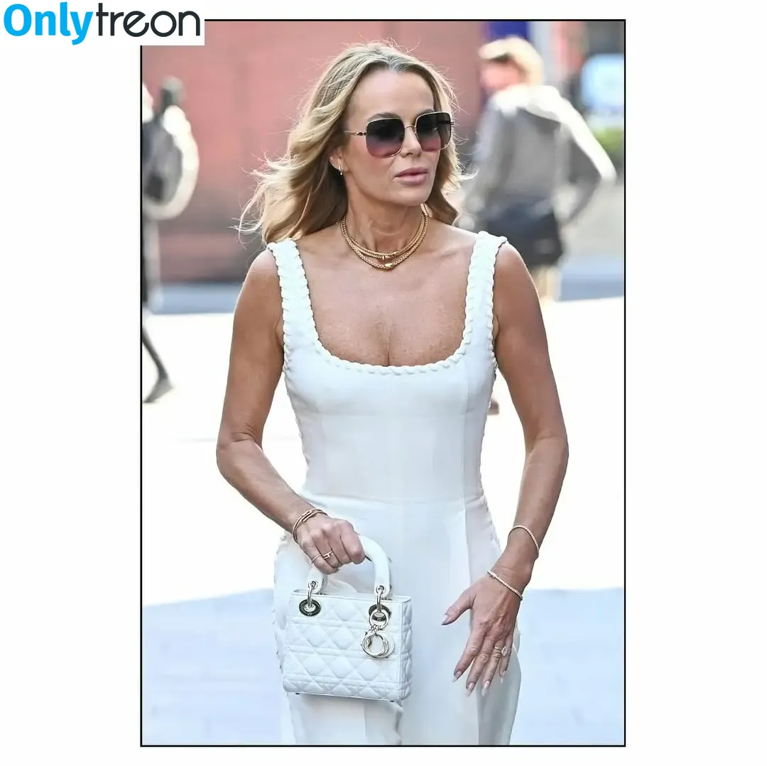 Amanda Holden nude photo #3206 (amanda_holden / noholdenback)