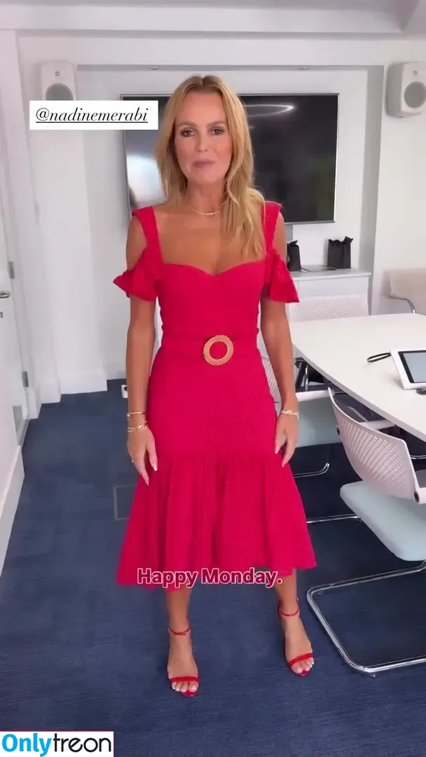 Amanda Holden nude photo #3234 (amanda_holden / noholdenback)